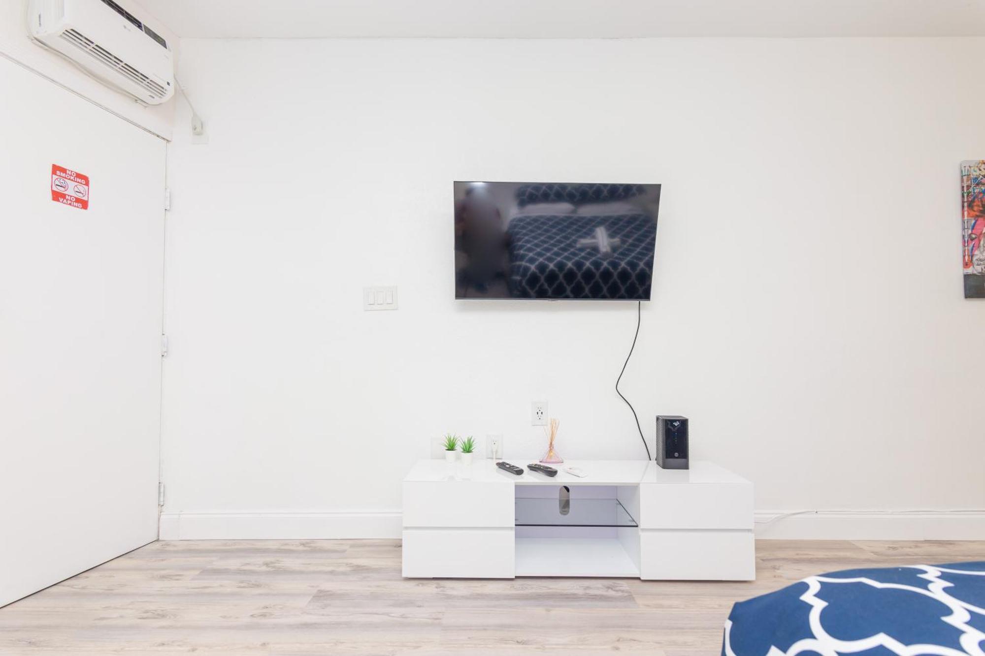 Ocean Drive Deco Apt W/2 Queen Beds, Steps 2 Beach Маямі-Біч Екстер'єр фото