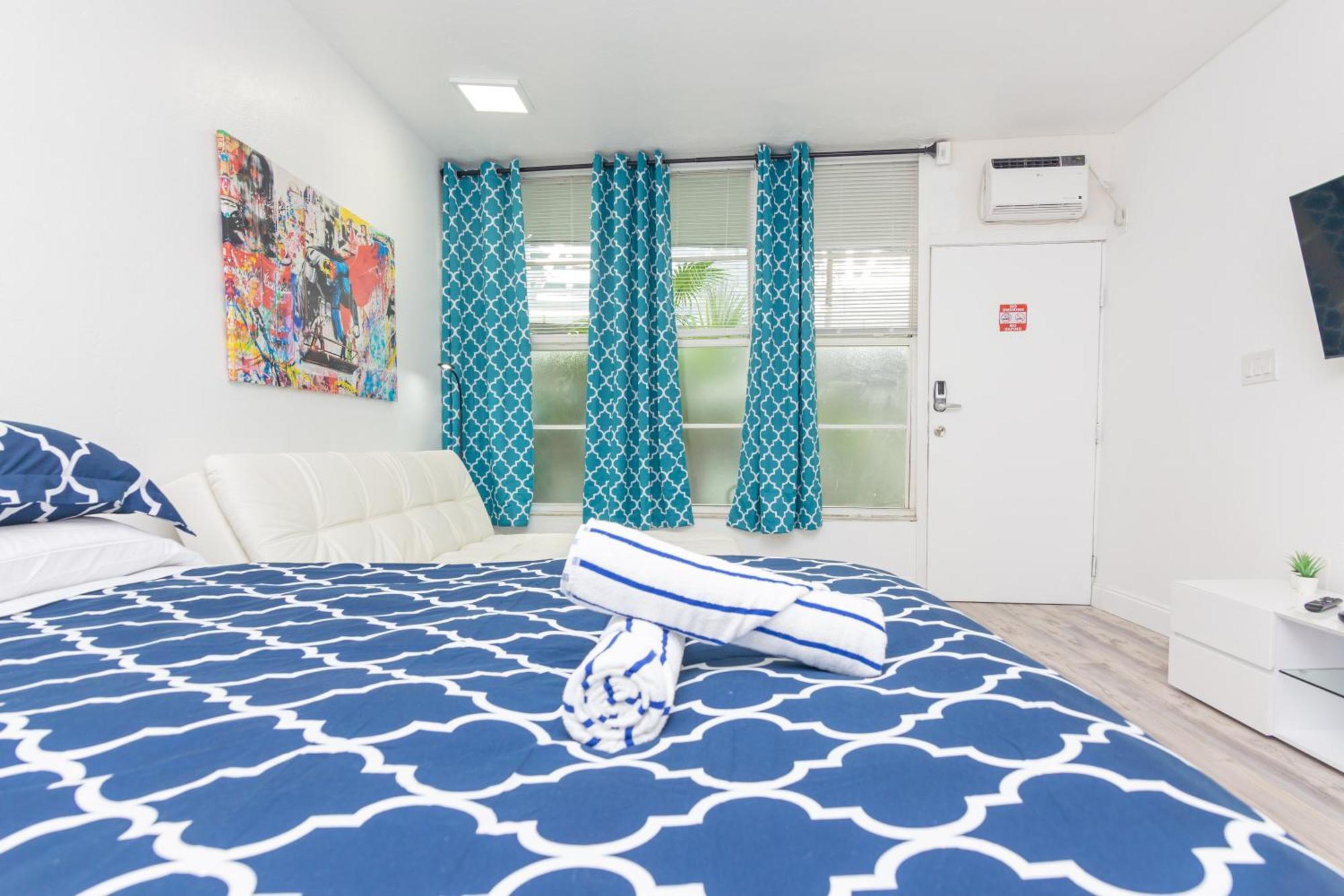 Ocean Drive Deco Apt W/2 Queen Beds, Steps 2 Beach Маямі-Біч Екстер'єр фото