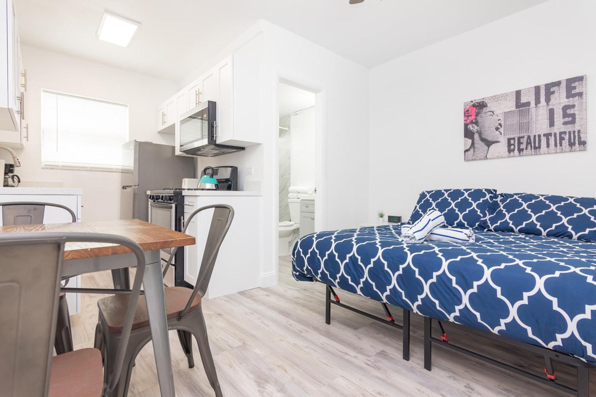 Ocean Drive Deco Apt W/2 Queen Beds, Steps 2 Beach Маямі-Біч Екстер'єр фото