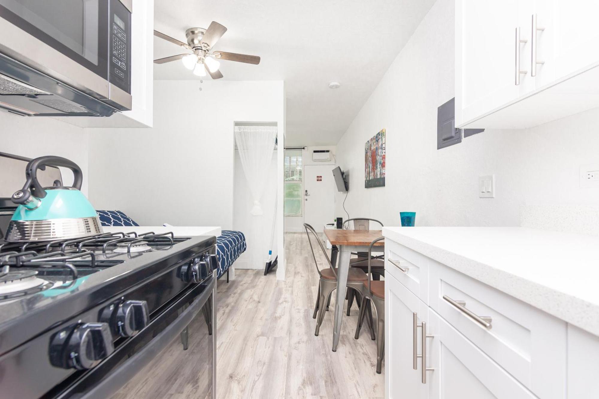 Ocean Drive Deco Apt W/2 Queen Beds, Steps 2 Beach Маямі-Біч Екстер'єр фото